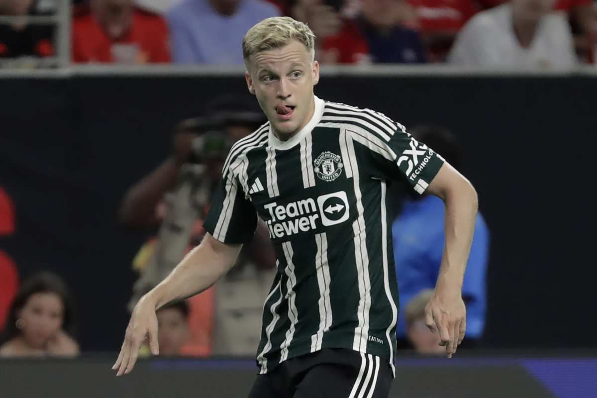 Calciomercato Juventus Giuntoli van de Beek visite mediche Eintracht